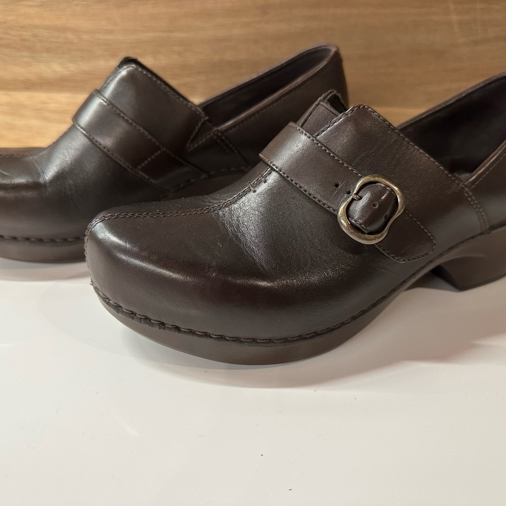 Dansko Tamara Womens 40/9.5 Brown Leather Split Toe Nurse Clogs Mules Shoes